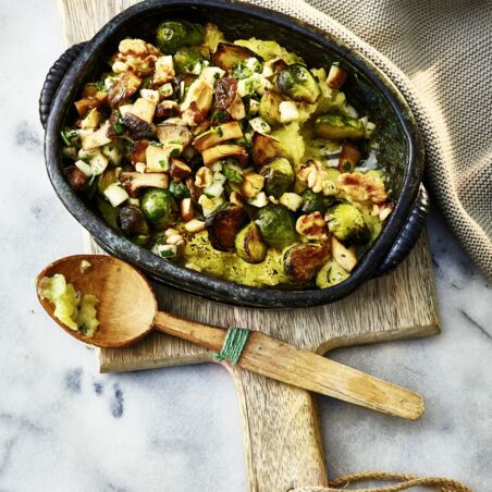 Rosenkohl-Kartoffel-Auflauf mit
Birnen-Walnuss-Sprinkle Rosenkohl-Kartoffel-Auflauf mit
Birnen-Walnuss-Sprinkle