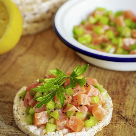Lachs-Tatar mit Staudensellerie Lachs-Tatar mit Staudensellerie