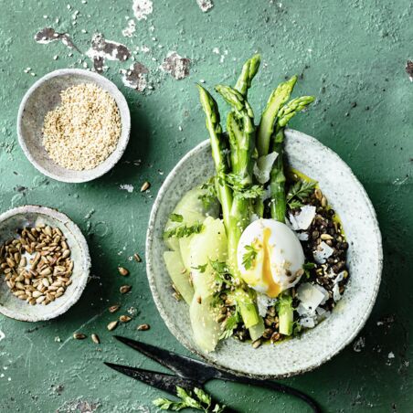 Gemüse-Bowl mit wachsweichem Ei Gemüse-Bowl mit wachsweichem Ei