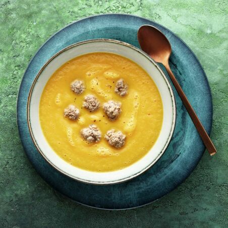 Möhrensuppe mit Fleischbällchen Möhrensuppe mit Fleischbällchen