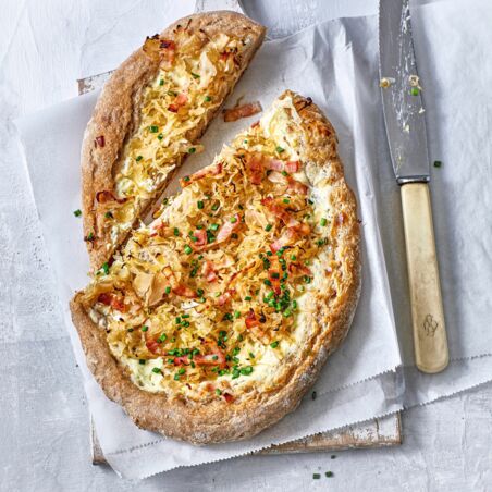 Sauerkraut-Pinsa mit Bacon Sauerkraut-Pinsa mit Bacon