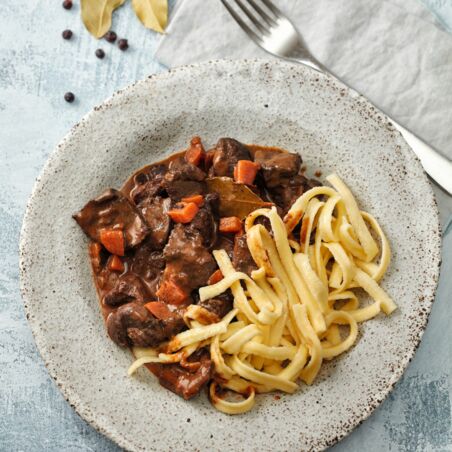 Rehragout mit Gemüse Rehragout mit Gemüse