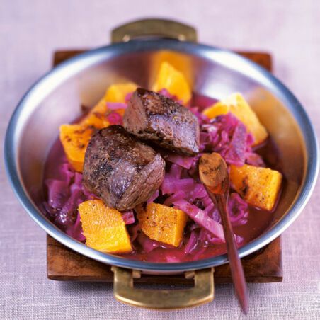 Rehmedaillons mit Zimt-Orangen-Rotkohl Rehmedaillons mit Zimt-Orangen-Rotkohl