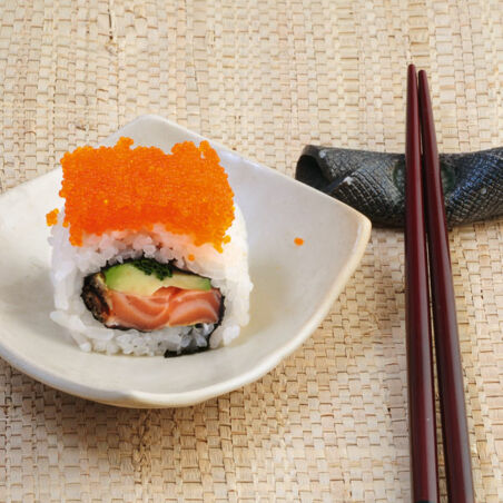 Ura-Maki mit krosser Lachshaut Ura-Maki mit krosser Lachshaut