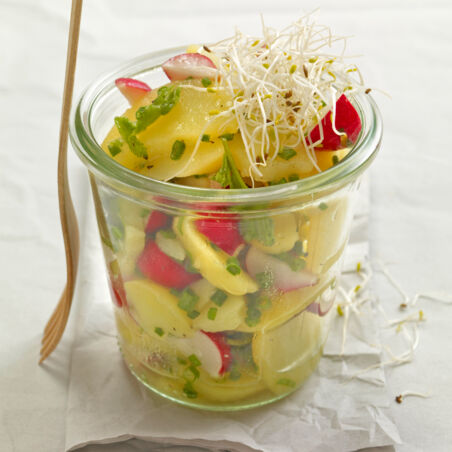 Kartoffel-Radieschen-Salat mit Sprossen Kartoffel-Radieschen-Salat mit Sprossen