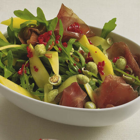 Rucola-Mango-Salat mit Bündner Fleisch Rucola-Mango-Salat mit Bündner Fleisch