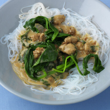 Durchsichtige Nudeln mit Erdnussbutter Durchsichtige Nudeln mit Erdnussbutter