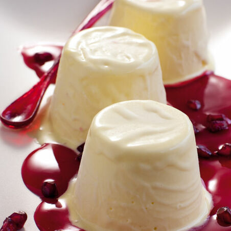 Orangenparfait mit Granatapfelsauce Orangenparfait mit Granatapfelsauce