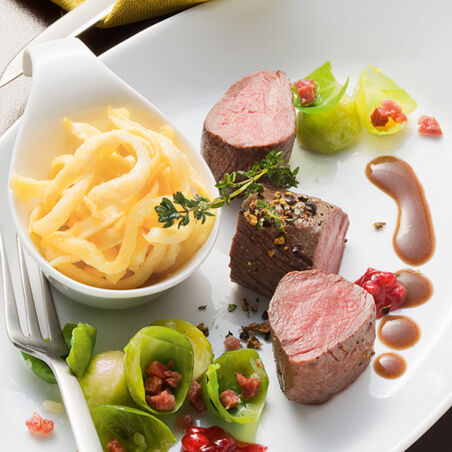 Rehrückenfilet mit Speckrosenkohl Rehrückenfilet mit Speckrosenkohl