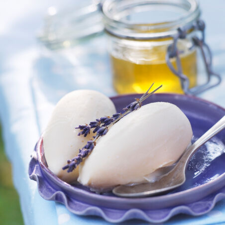 Sahniges Lavendel-Honig-Eis Sahniges Lavendel-Honig-Eis