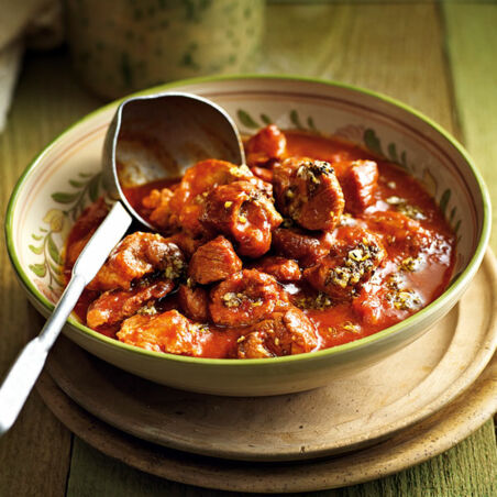 Schweinegulasch aus der Haxe Schweinegulasch aus der Haxe