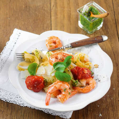 Tagliatelle mit Garnelen und Zitronenpesto Tagliatelle mit Garnelen und Zitronenpesto