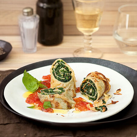 Gemüsestrudel mit Tomatensauce Gemüsestrudel mit Tomatensauce