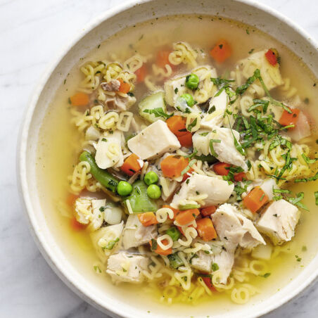 Omas Hühnersuppe mit Nudeln Omas Hühnersuppe mit Nudeln