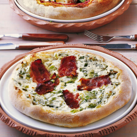 Rahm-Pizza mit Speck Rahm-Pizza mit Speck