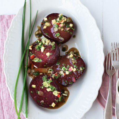 Gebackene Rote Beten mit Apfelvinaigrette & Kürbiskernen Gebackene Rote Beten mit Apfelvinaigrette & Kürbiskernen