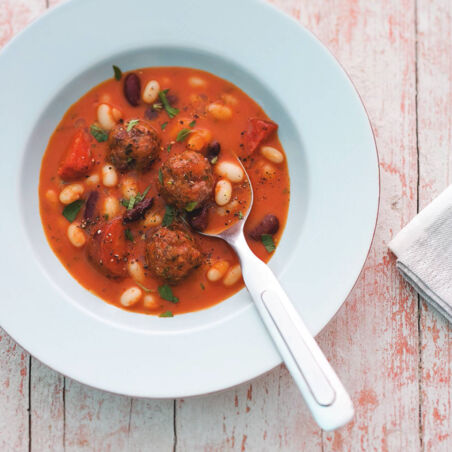 Scharfer Bohneneintopf mit Hackfleischbällchen Scharfer Bohneneintopf mit Hackfleischbällchen