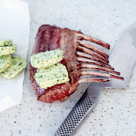 Lammkarree mit Kräuter-Knoblauch-Kruste Lammkarree mit Kräuter-Knoblauch-Kruste