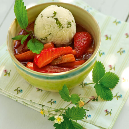 Karamellisierter Rhabarber mit Buttermilcheis Karamellisierter Rhabarber mit Buttermilcheis