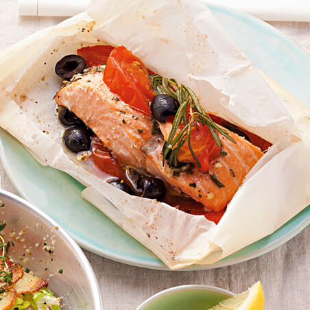 Lachsfilet mit Oliven und Tomate Lachsfilet mit Oliven und Tomate