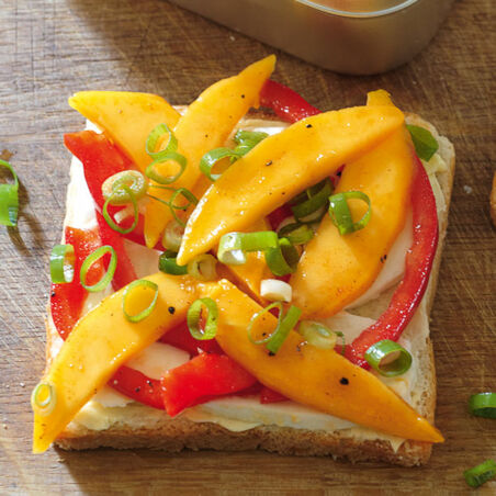 Tramezzini mit Mango und Mozzarella Tramezzini mit Mango und Mozzarella