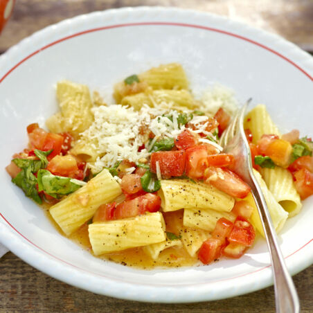 Rigatoni mit frischer Tomatensauce Rigatoni mit frischer Tomatensauce
