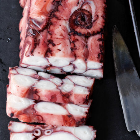 Gebratener Oktopus mit Sommerkartoffelsalat Gebratener Oktopus mit Sommerkartoffelsalat