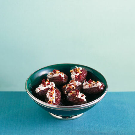 Datteln mit Zimt-Frischkäse-Füllung Datteln mit Zimt-Frischkäse-Füllung