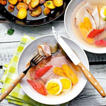 Tellersülze mit Bratkartoffeln Tellersülze mit Bratkartoffeln