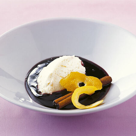 Bibbeleskäse auf Holundersauce Bibbeleskäse auf Holundersauce