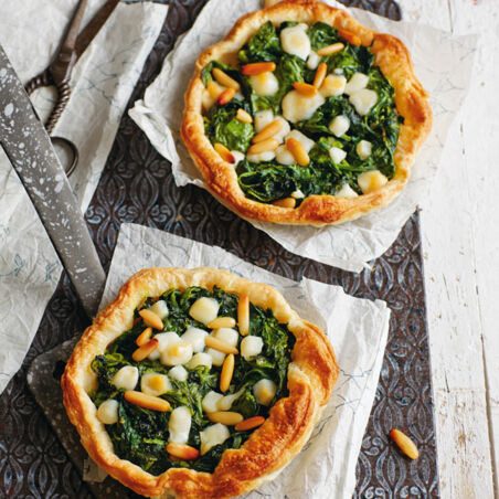 Mini-Spinat-Gratin auf Blätterteig Mini-Spinat-Gratin auf Blätterteig