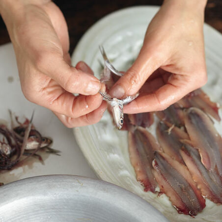 Eingelegte Sardellen mit Knoblauch Eingelegte Sardellen mit Knoblauch