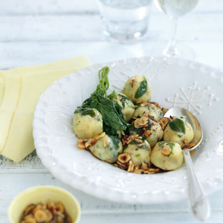 Melde-Gnocchi mit Haselnussbutter Melde-Gnocchi mit Haselnussbutter