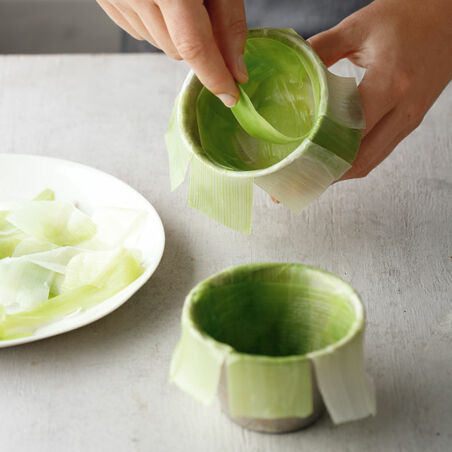 Mediterrane Gemüsetimbale mit Basilikumöl Mediterrane Gemüsetimbale mit Basilikumöl