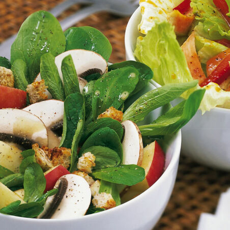 Feldsalat mit Äpfeln und Champignons Feldsalat mit Äpfeln und Champignons