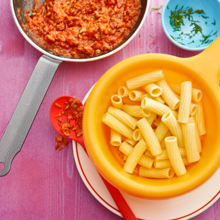 Nudeln mit Thunfisch-Sauce Nudeln mit Thunfisch-Sauce