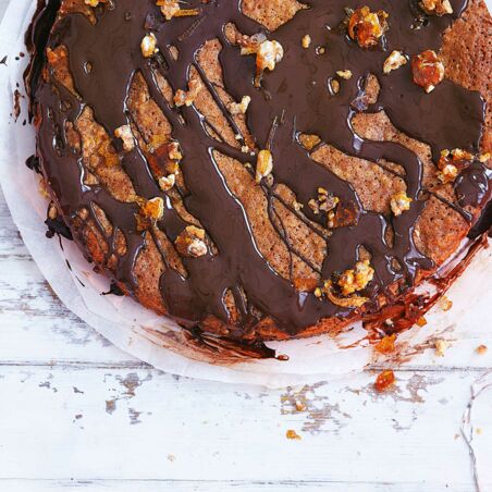 Honigkuchentorte mit Walnussfüllung Honigkuchentorte mit Walnussfüllung