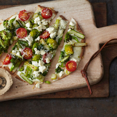 Tortilla-Pizza mit Spargel Tortilla-Pizza mit Spargel