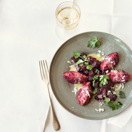 Rote-Bete-Klößchen mit Gemüse und Zitronen-Butter Rote-Bete-Klößchen mit Gemüse und Zitronen-Butter