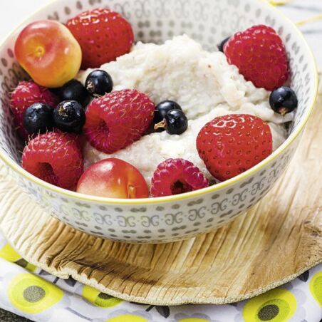 Buchweizengrütze mit Beeren Buchweizengrütze mit Beeren