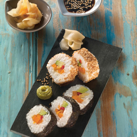 Sushi-Variation mit Ingwer, Kürbis und Avocado Sushi-Variation mit Ingwer, Kürbis und Avocado
