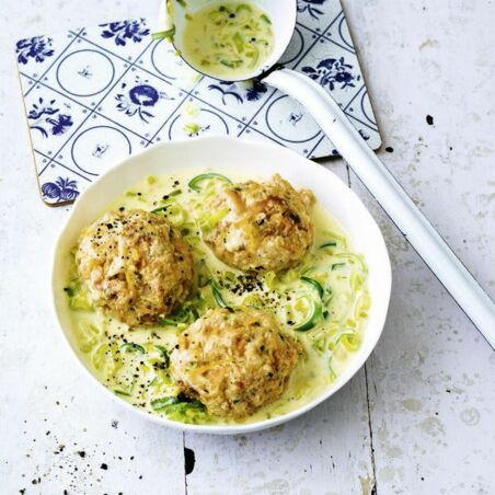 Gefüllte Möhren-Semmelknödel mit Lauchsauce Gefüllte Möhren-Semmelknödel mit Lauchsauce