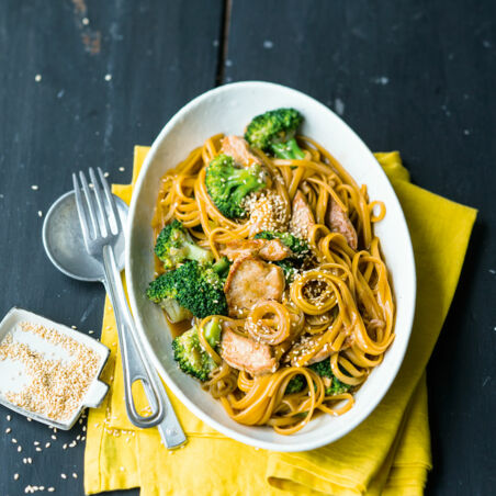 Brokkoli-Nudeln mit Schweinefilet Brokkoli-Nudeln mit Schweinefilet