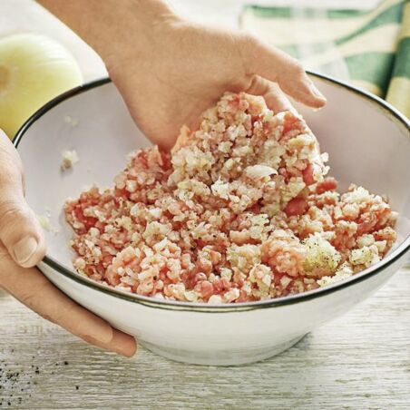 Zwiebelschiffchen mit Schweinemett Zwiebelschiffchen mit Schweinemett