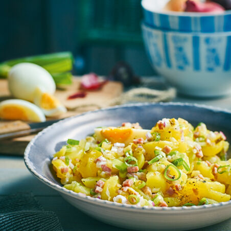 Kartoffelsalat mit Zwiebel-Dreierlei Kartoffelsalat mit Zwiebel-Dreierlei