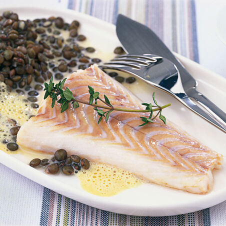 Pochierter Fisch mit Senflinsen Pochierter Fisch mit Senflinsen