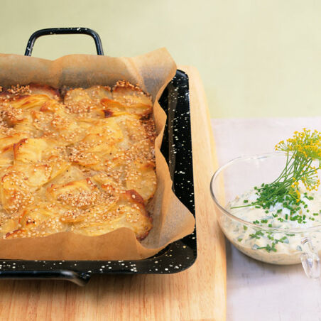Krosser Kartoffelkuchen mit grüner Sauce Krosser Kartoffelkuchen mit grüner Sauce