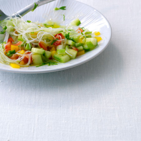 Glasnudelsalat mit Wasabi-Gazpacho-Dressing Glasnudelsalat mit Wasabi-Gazpacho-Dressing