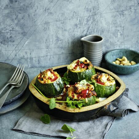 Gefüllte Rondini mit Feta und Cashewkernen Gefüllte Rondini mit Feta und Cashewkernen