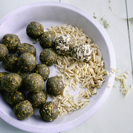 Spirulina-Mandel-Bites Spirulina-Mandel-Bites
